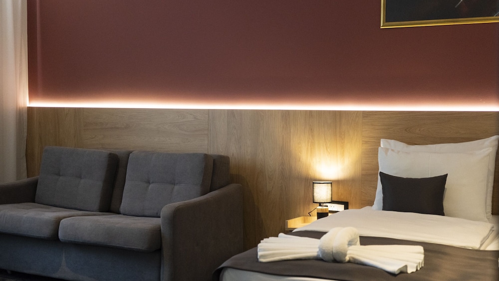 Deluxe Double or Twin Room - Photo 3