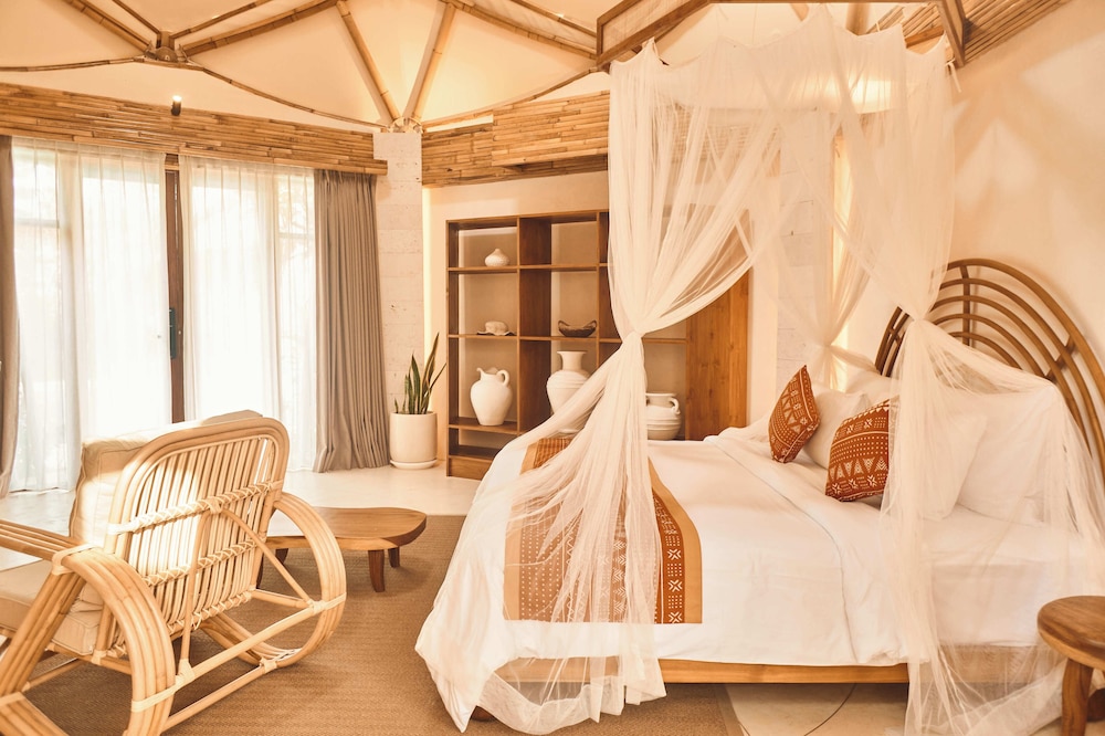 Suite, 1 King Bed, Garden View