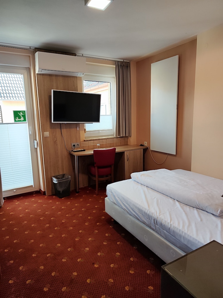 Basic Room photo 2