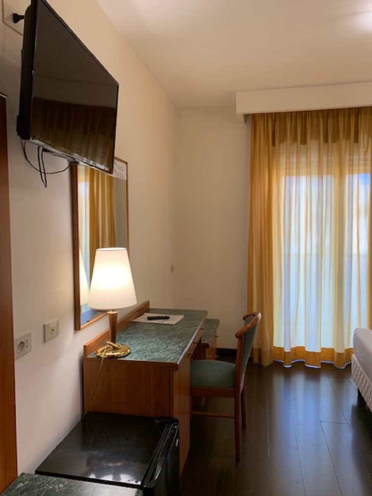 Deluxe Double Room Single Use photo 3