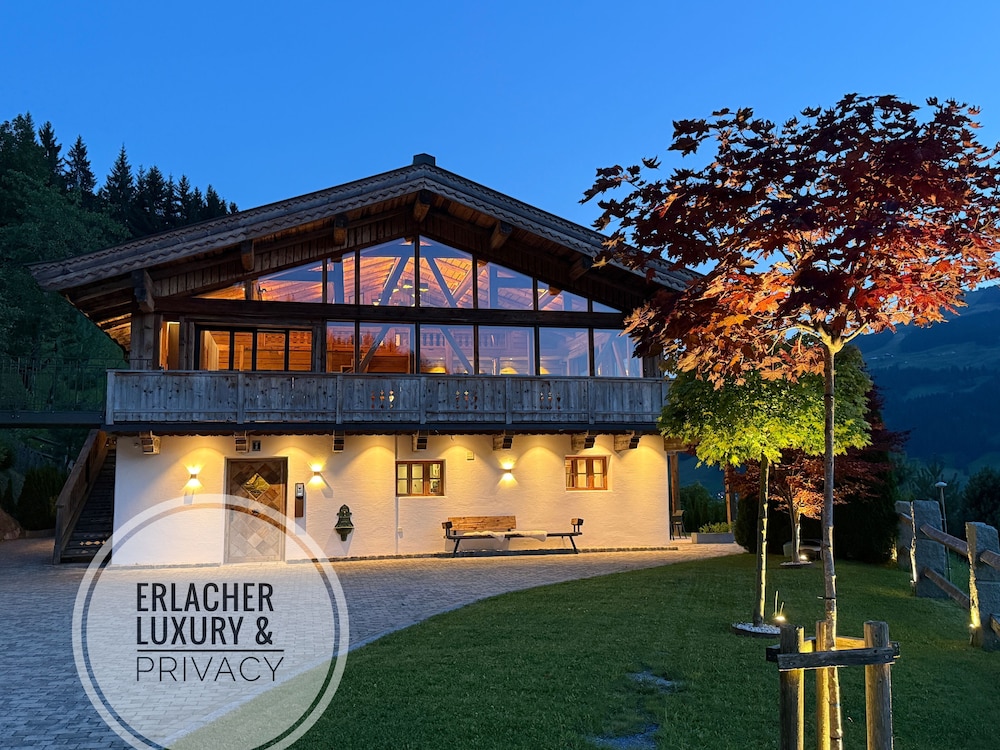 Deluxe Chalet, Mountain View photo 1