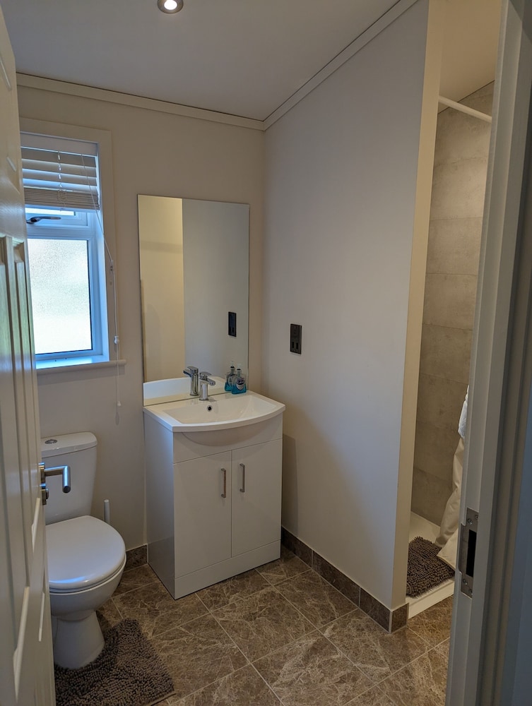 Luxury Apartment, Accessible, Ensuite (Oak Lodge - Wheelchair) photo 3