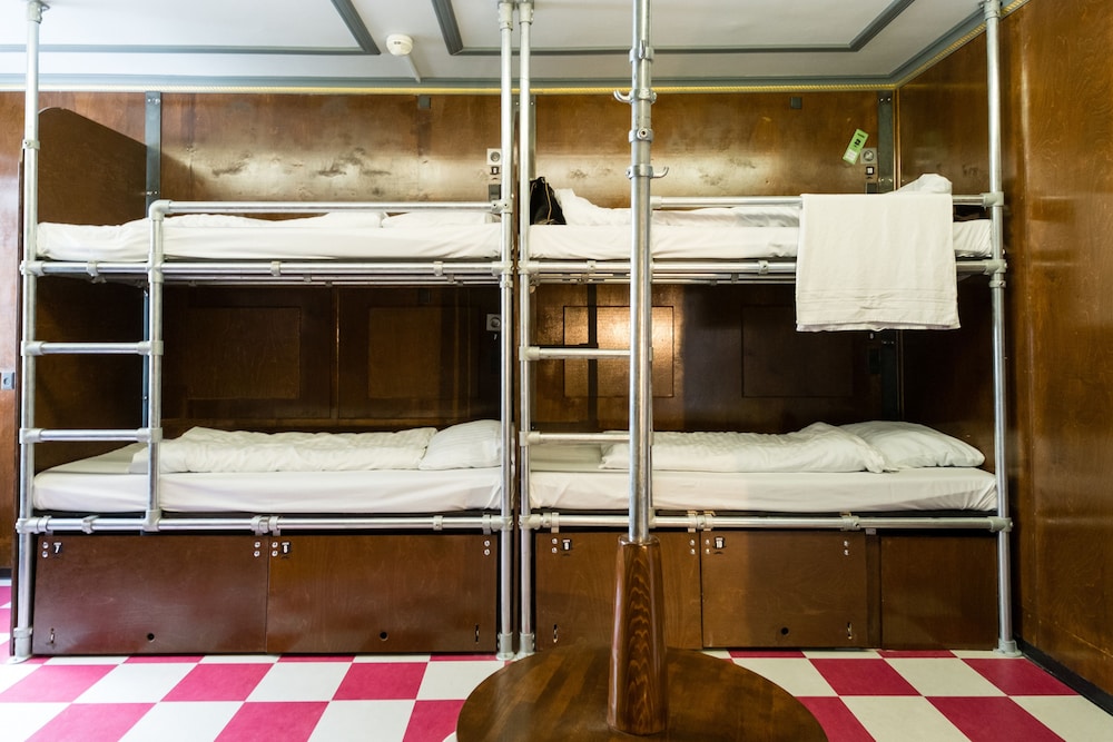 10 Bed Private Room With Shared Bathroom