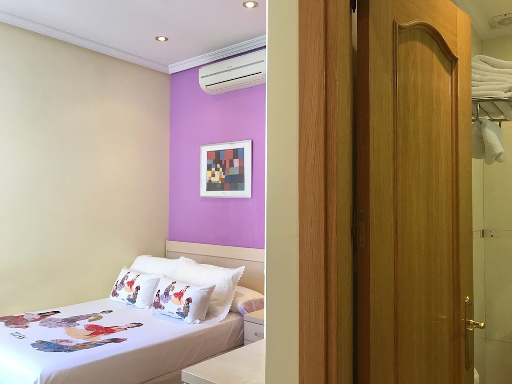 Standard Single Room, Private Bathroom photo 3