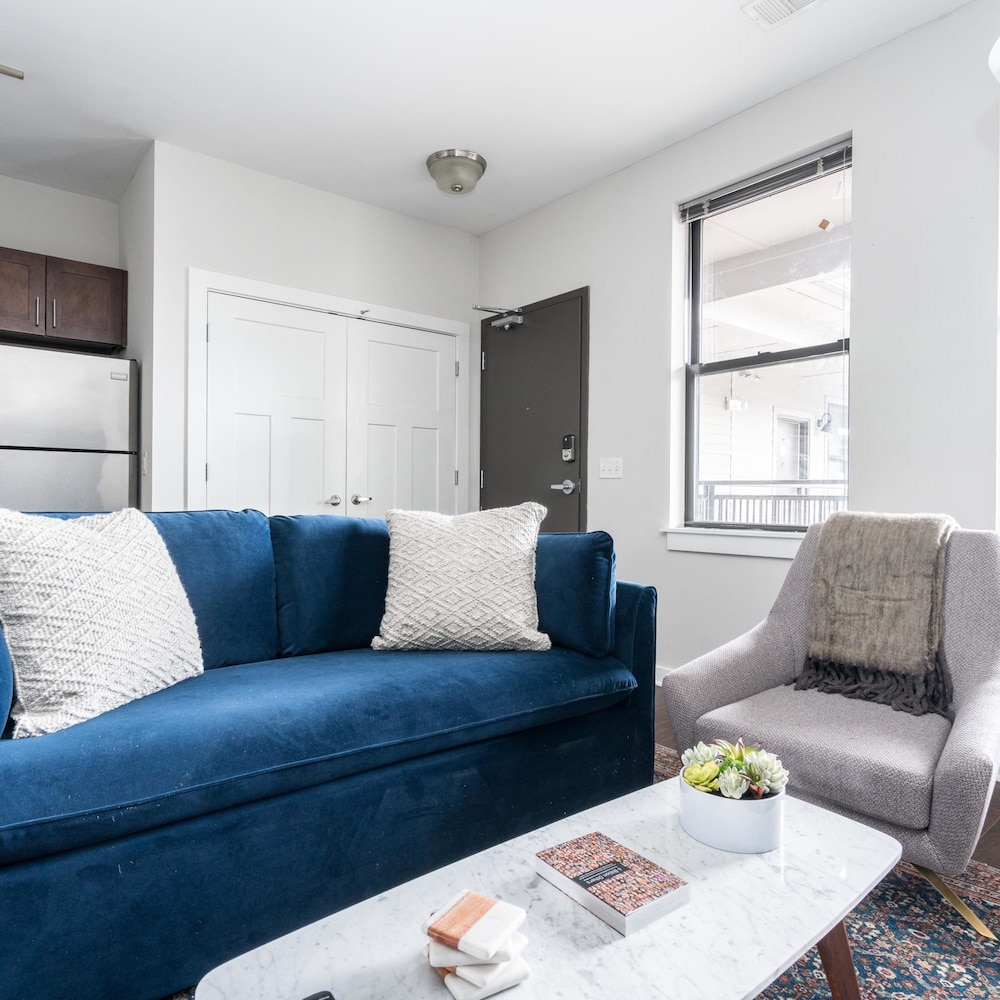 Cozysuites Music Row Chic 1BR w Free Parking 42, Photo 32
