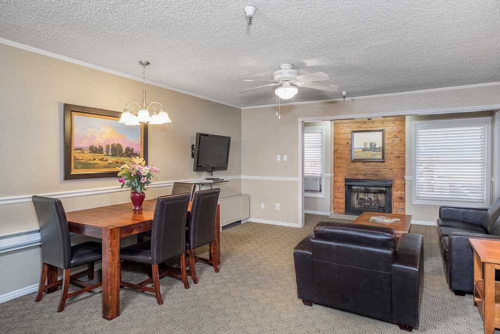 Suite, 1 Bedroom, 2 Bathrooms photo 1