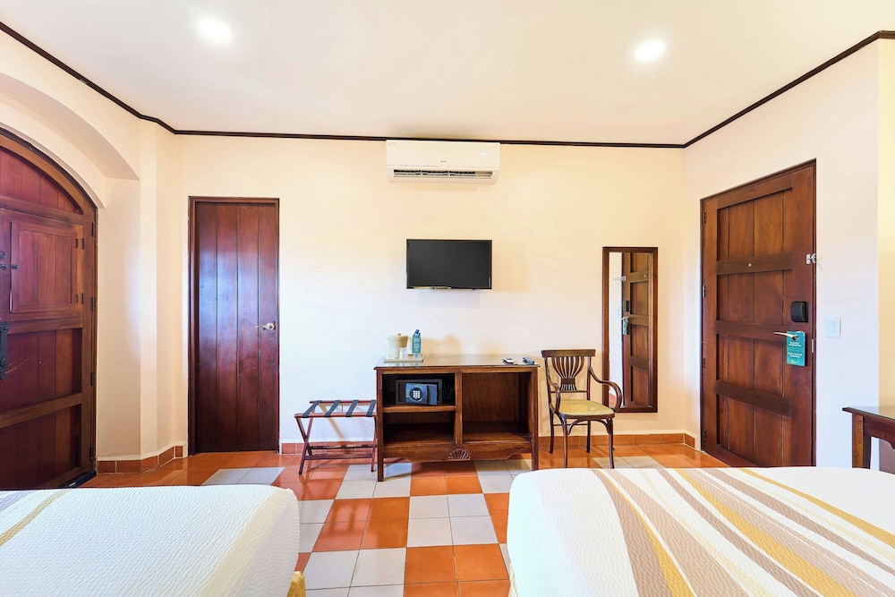 Room, 2 Double Beds, Balcony photo 2