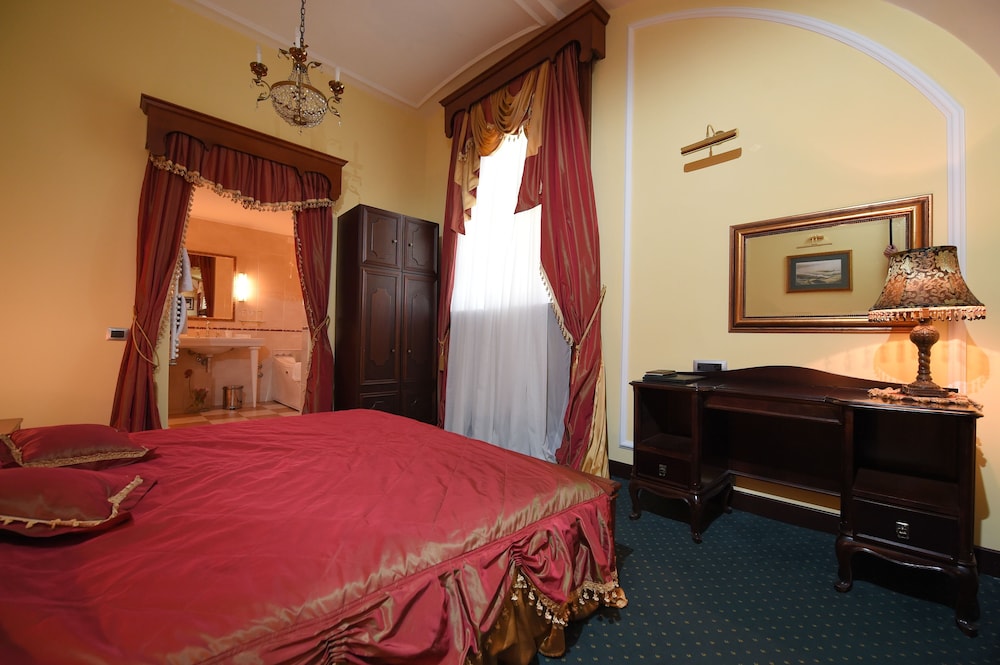 Luxury Suite, 1 King Bed, Non Smoking, Hot Tub photo 1