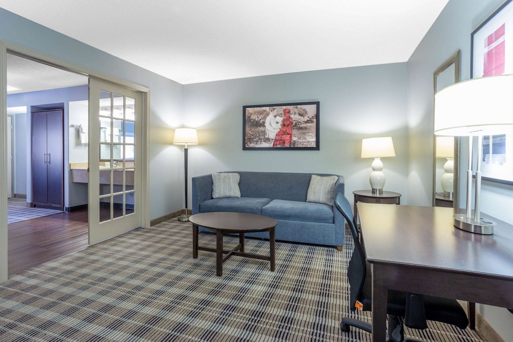 Suite, 1 King Bed, Non Smoking (One-Bedroom)