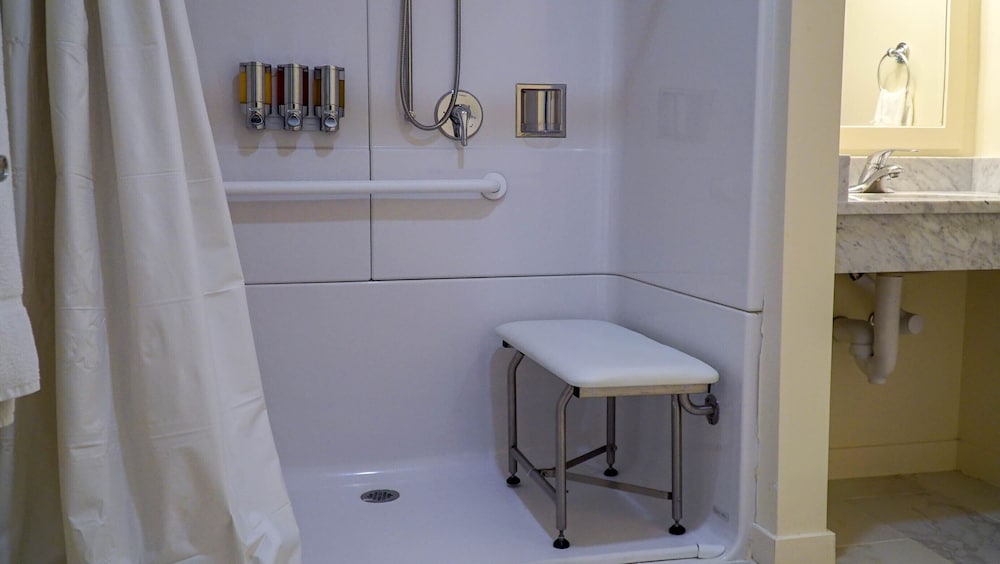 Room, 1 King Bed, Accessible, Kitchenette (Wheelchair), photo 6