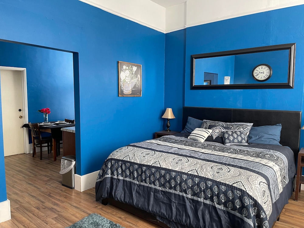 Single King Suite - Room 1 photo 3