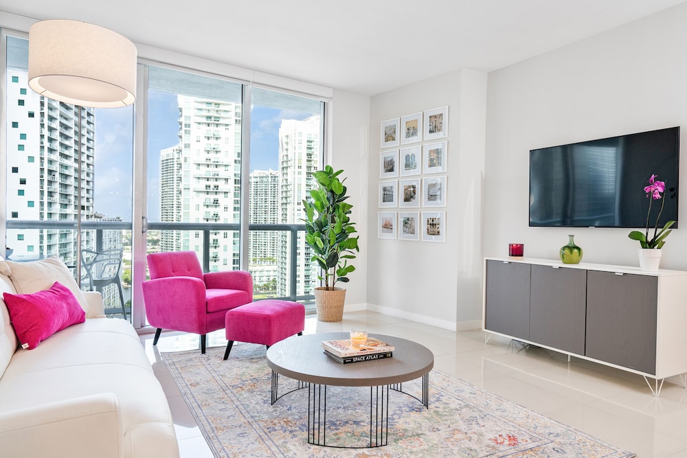 Boutique Apart, 1 King & Sofa Bed, Sauna, River/City Views, Balcony2603