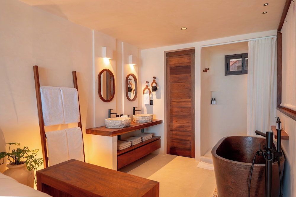 Junior Studio Suite, 2 Queen Beds, Sea View photo 3