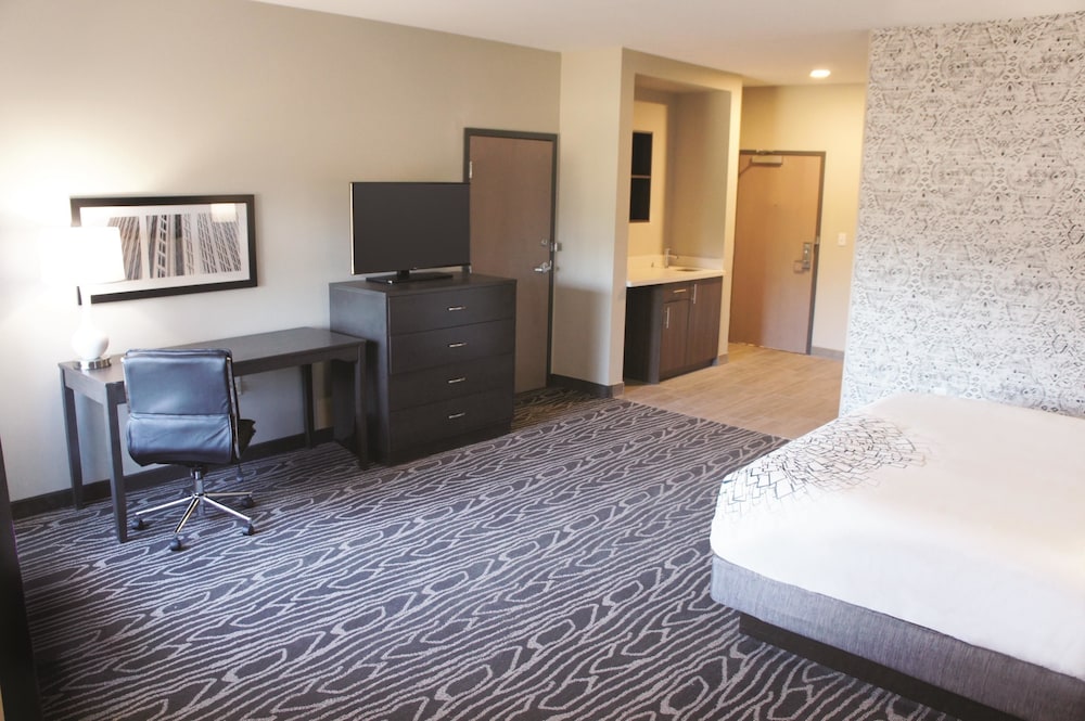 Executive Room, 1 King Bed, Non Smoking photo 2