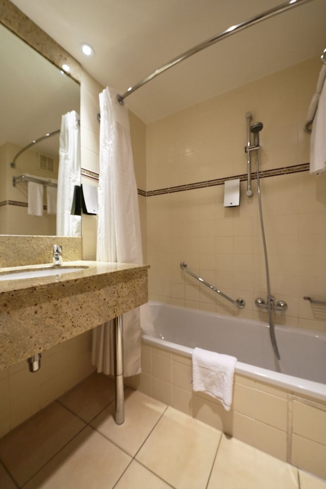 Standard Room thumbnail 6