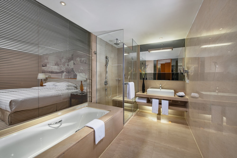Standard Room, 1 King Bed, City View - Photo 4