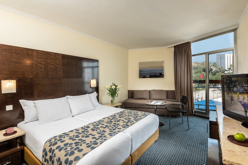 Superior Room, Pool View