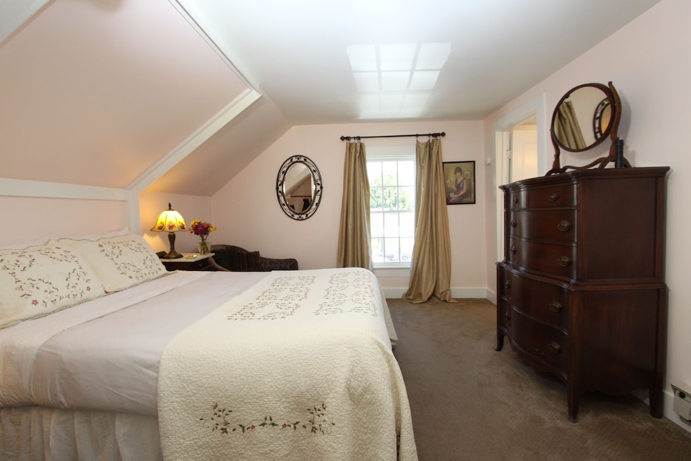 Room (Olallieberry) photo 1