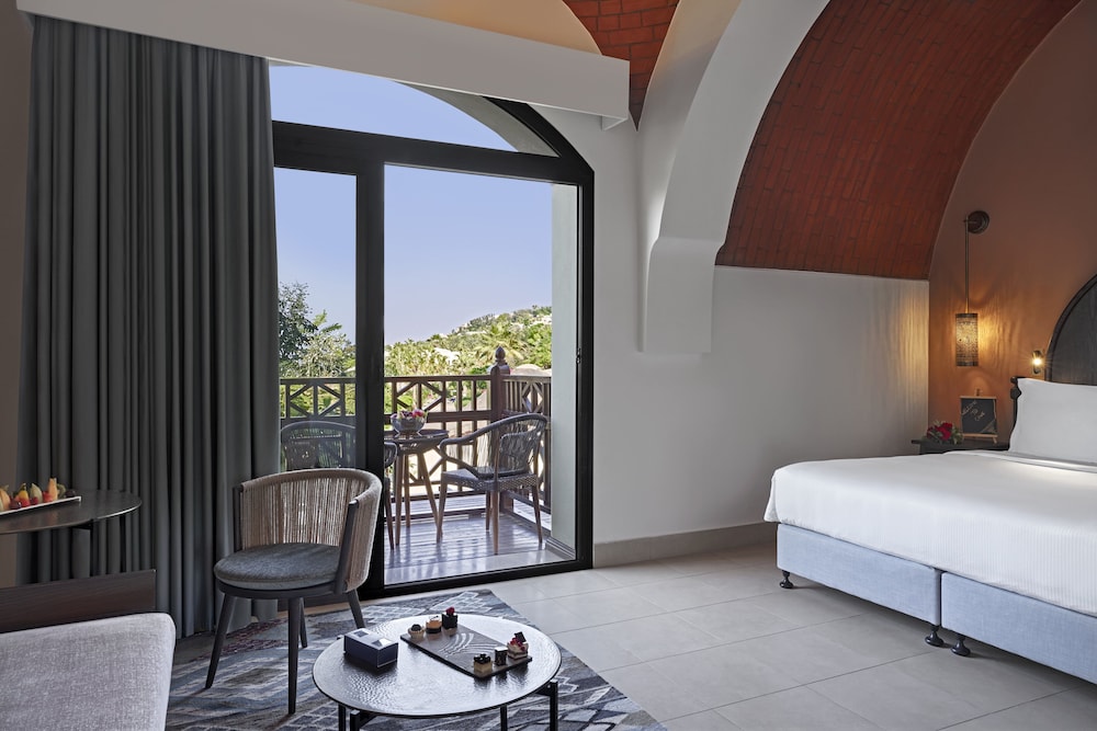 Guest Room - King Bed