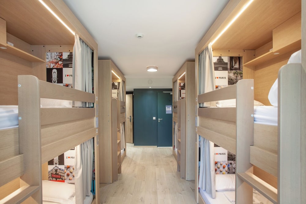Bed in dormitory of 8 with private bathroom photo 3