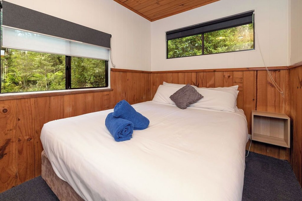Standard Cabin Max 5 photo 3