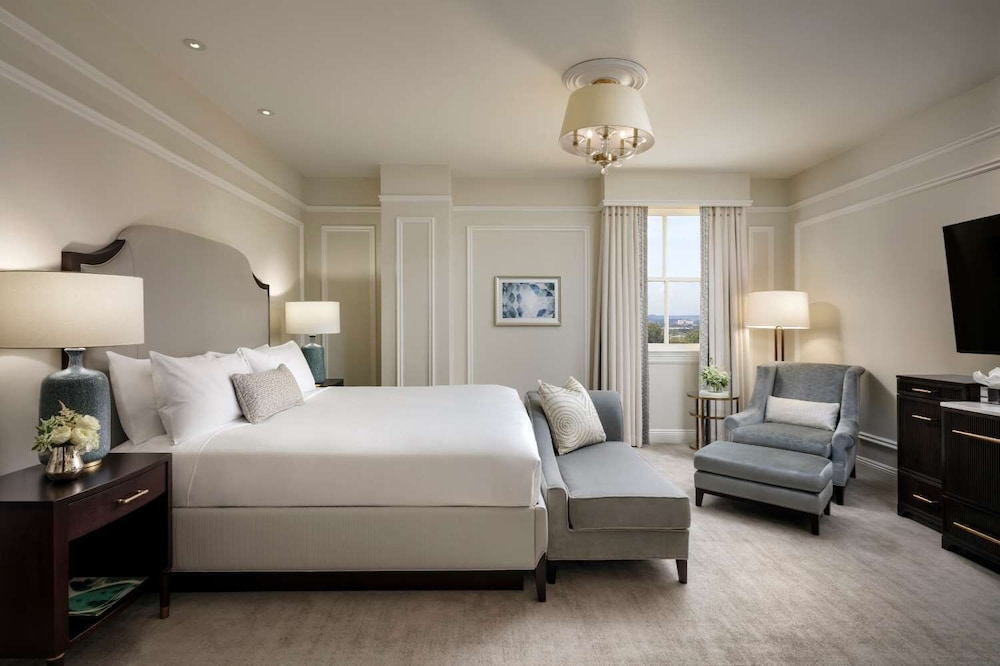 Parlor Suite - Photo 1