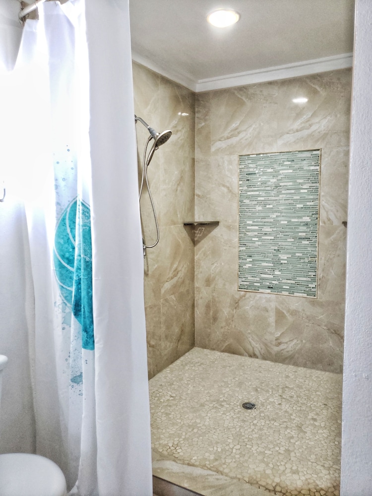 Villa, 2 Queen Beds, Private Bathroom, Beach View photo 3