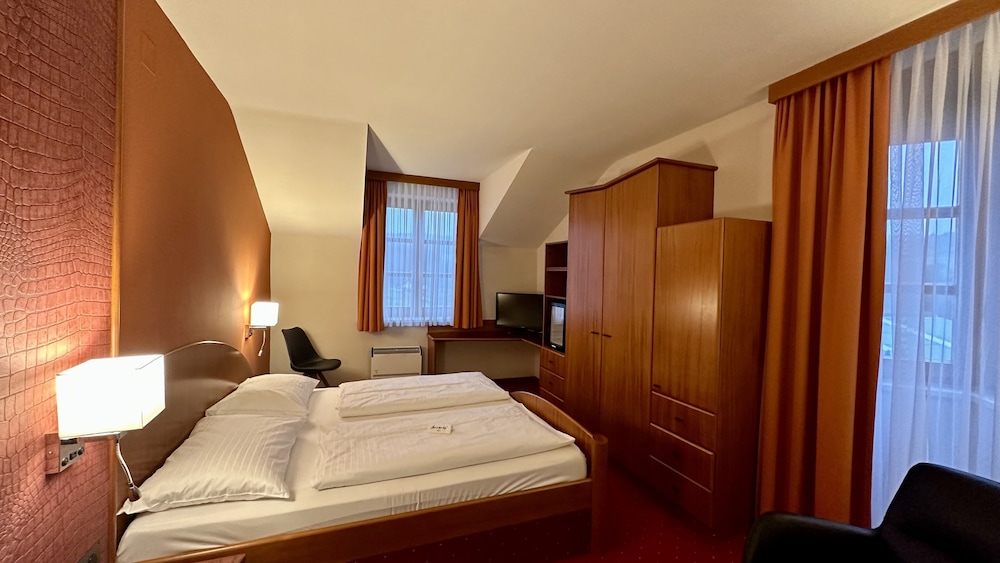 2 Double Rooms with Connecting Door - Photo 1