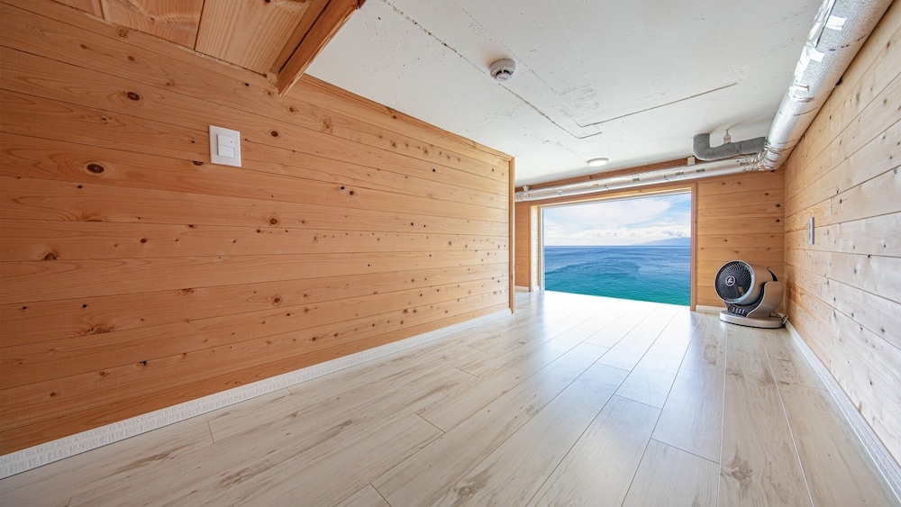201 photo 3