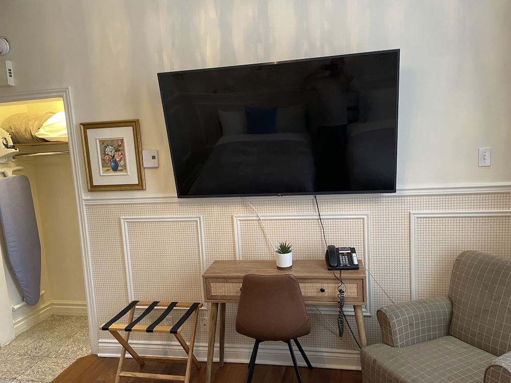 Deluxe Studio, Multiple Beds