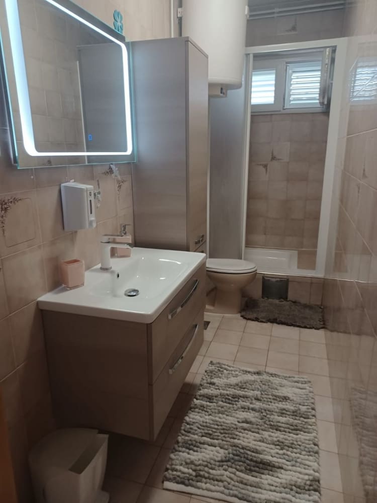 Apartment (Marija - 10 m from pebble beach - A3()