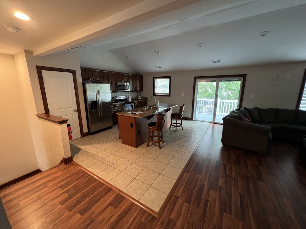 House, 2 Bedrooms photo 2