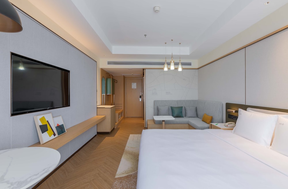 Standard Room, 1 King Bed, City View - Photo 9