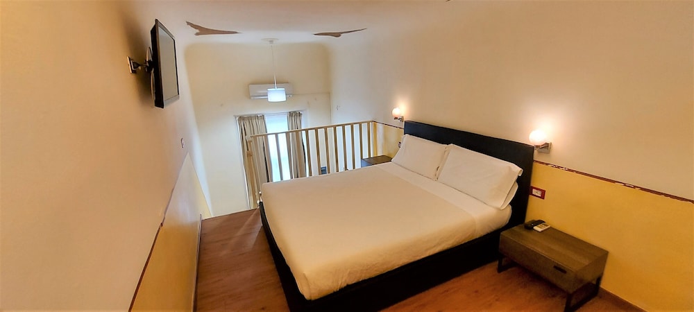 Basic Apartment photo 1