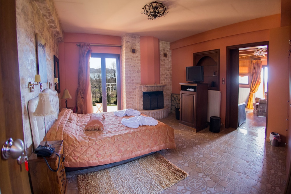 Honeymoon Suite, Balcony, Lake View photo 3