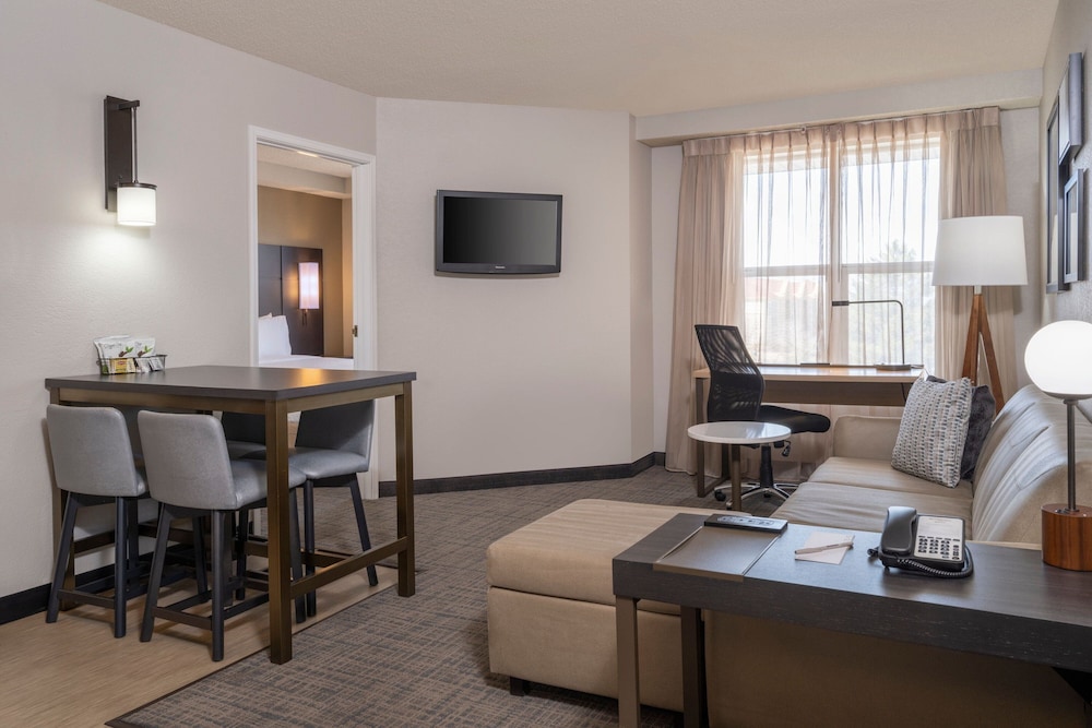 Suite, 1 Bedroom - Photo 5