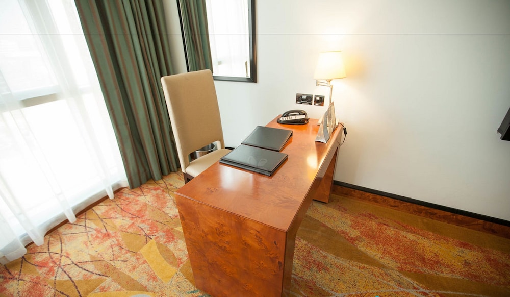 Executive Deluxe Suite, complimentary shuttle to DXB Airport Terminal 1 & 3 photo 2