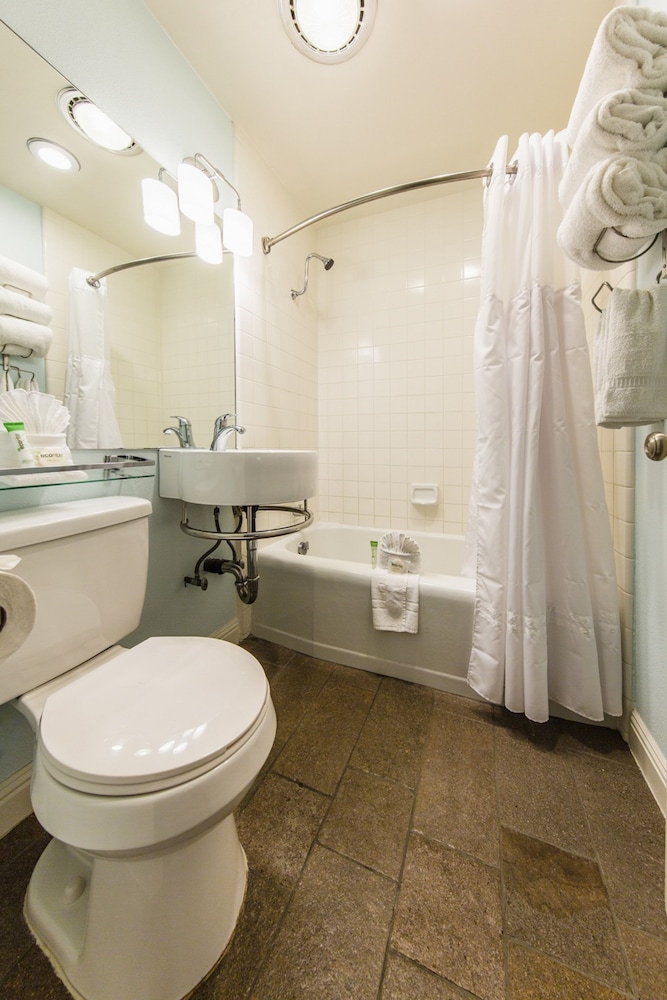 Superior Room, 1 King Bed, Executive Level - Photo 4