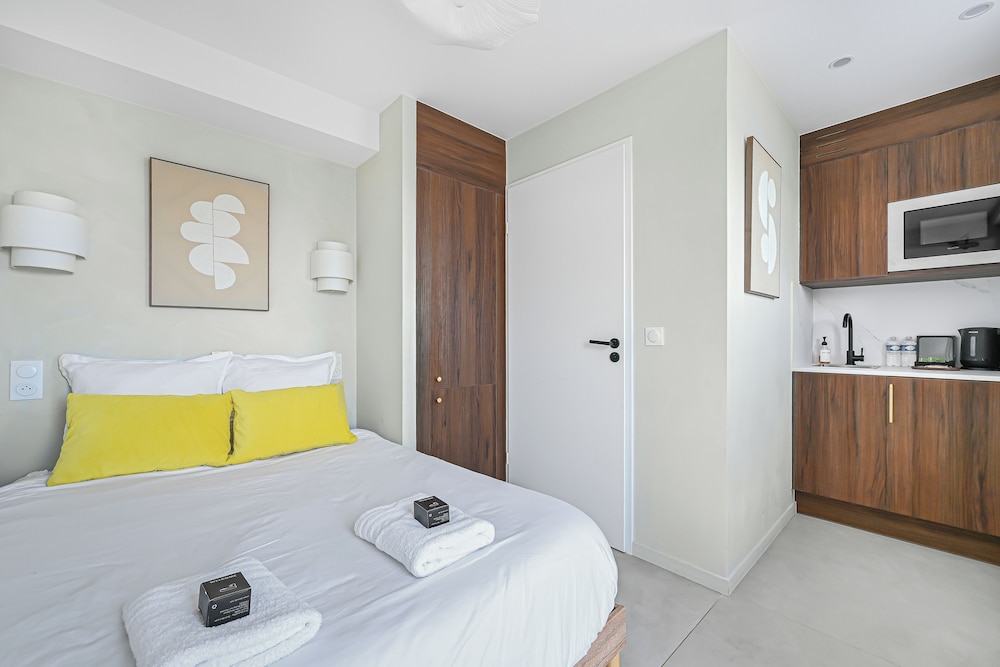 Deluxe Suite, Kitchen