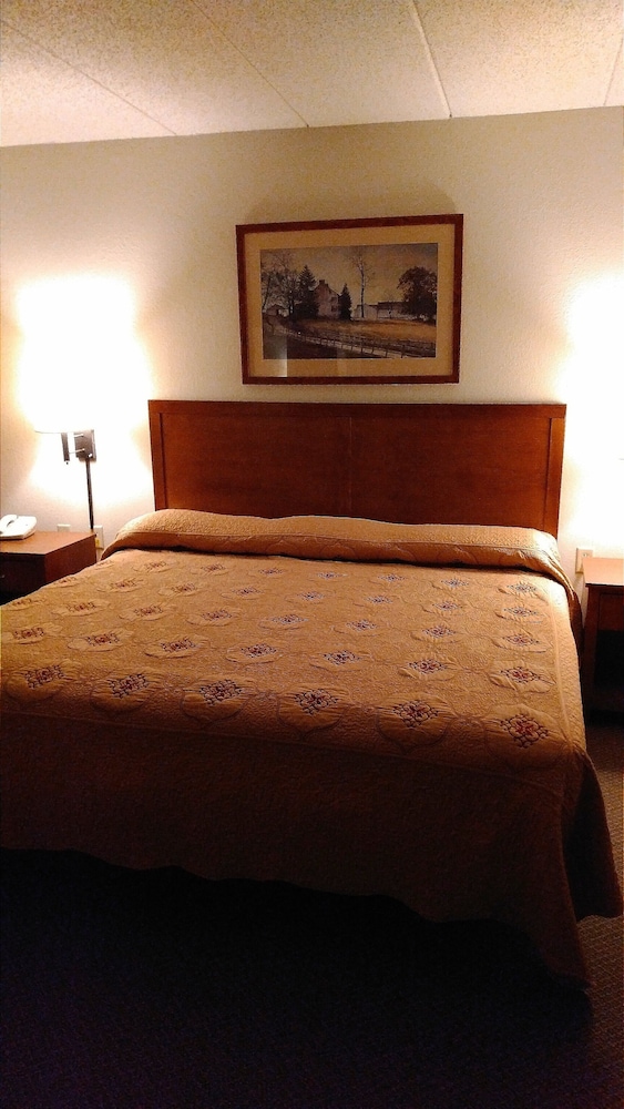 King Bed Whirlpool Suite