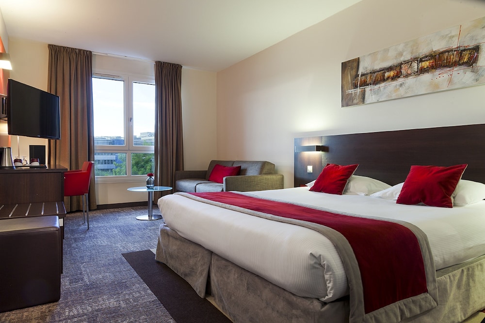 Standard Room, 1 Queen Bed with Sofa bed, Lake View - Photo 2