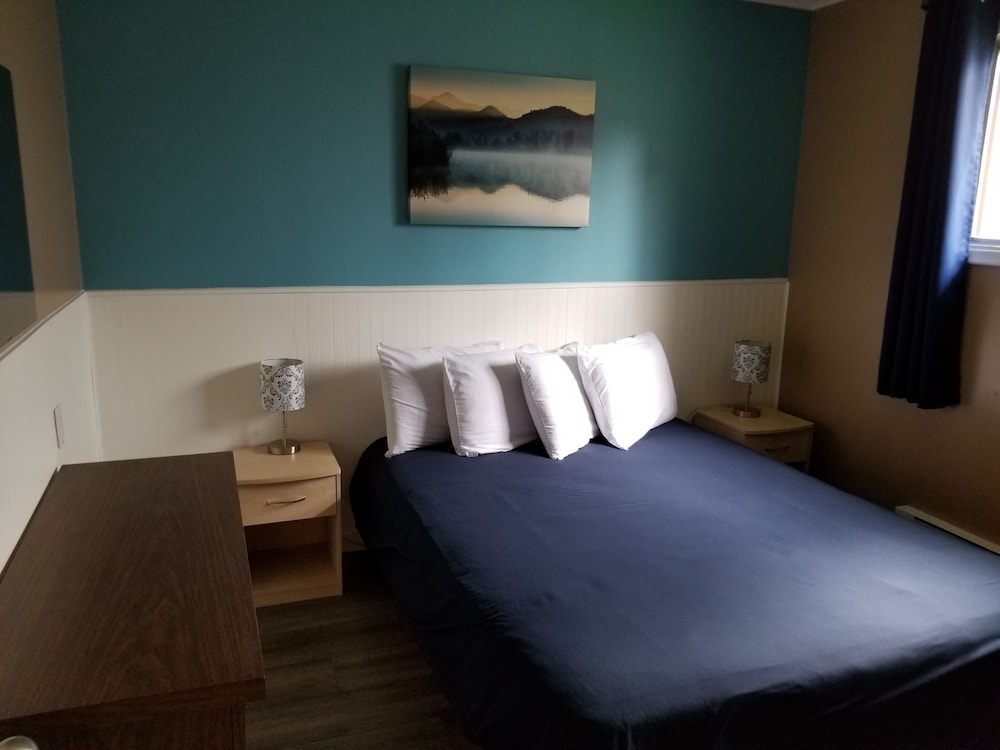 Room, 1 Bedroom, Kitchen photo 2