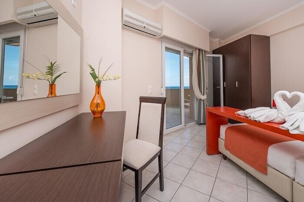 Panoramic Double or Twin Room photo 3
