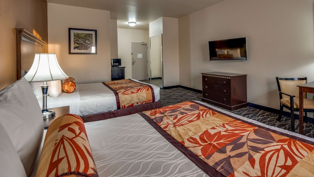 Standard Room, 2 Queen Beds, Non Smoking, Refrigerator & Microwave - Photo 3