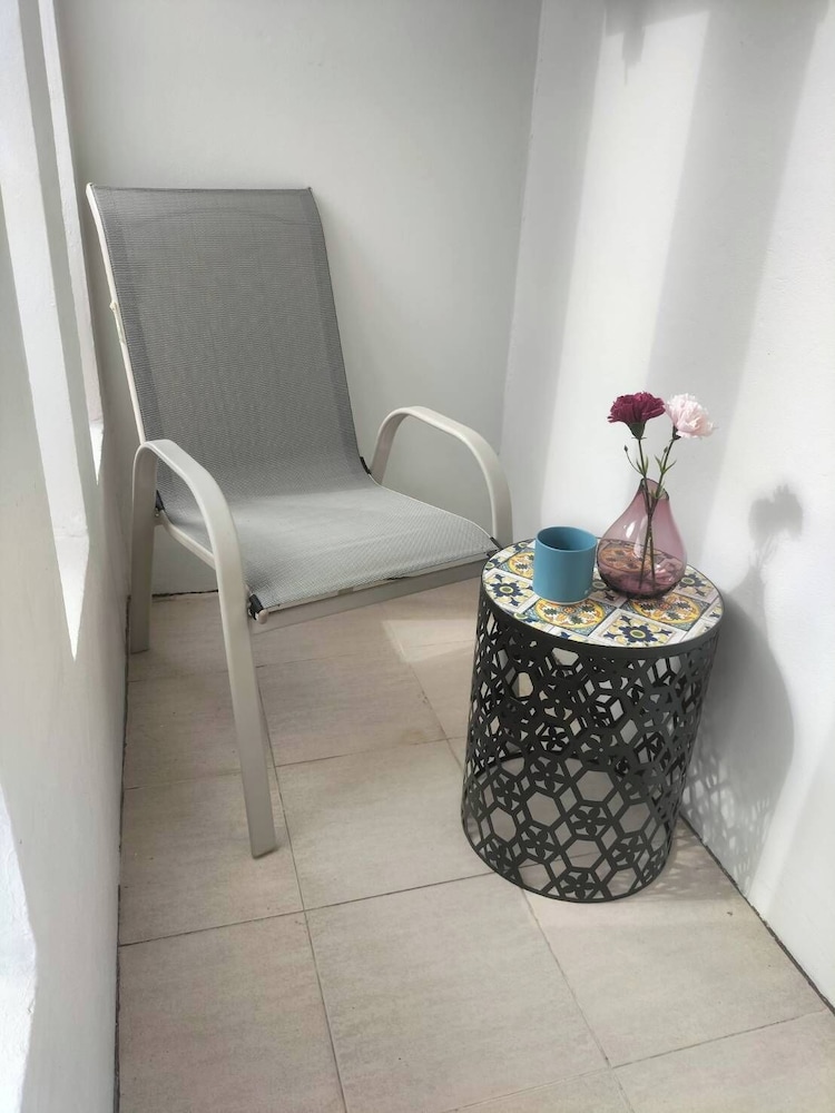 Deluxe Room, Balcony, City View - Photo 9