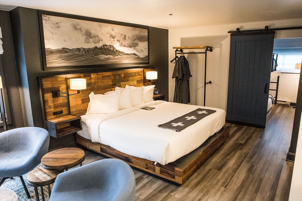 Suite, Multiple Beds (Trekker) photo 1