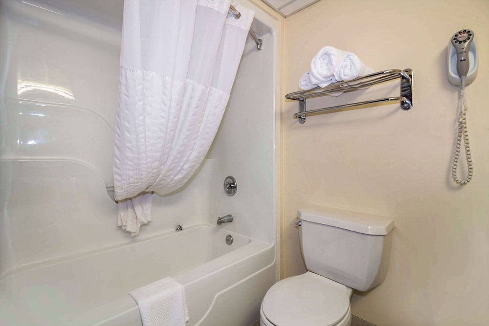 Suite, Multiple Beds, Non Smoking - Photo 8