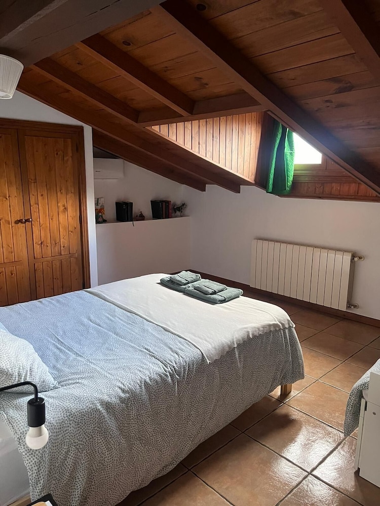 Casa Familiar, 4 Habitaciones, Vista al Jardín