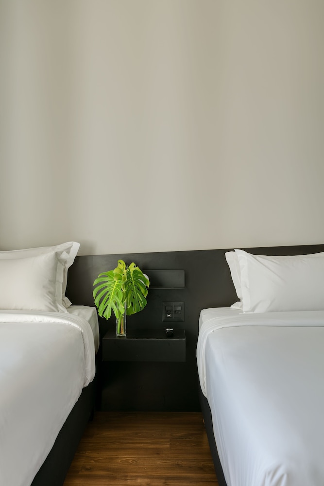 Standard Room, Multiple Beds - Photo 1