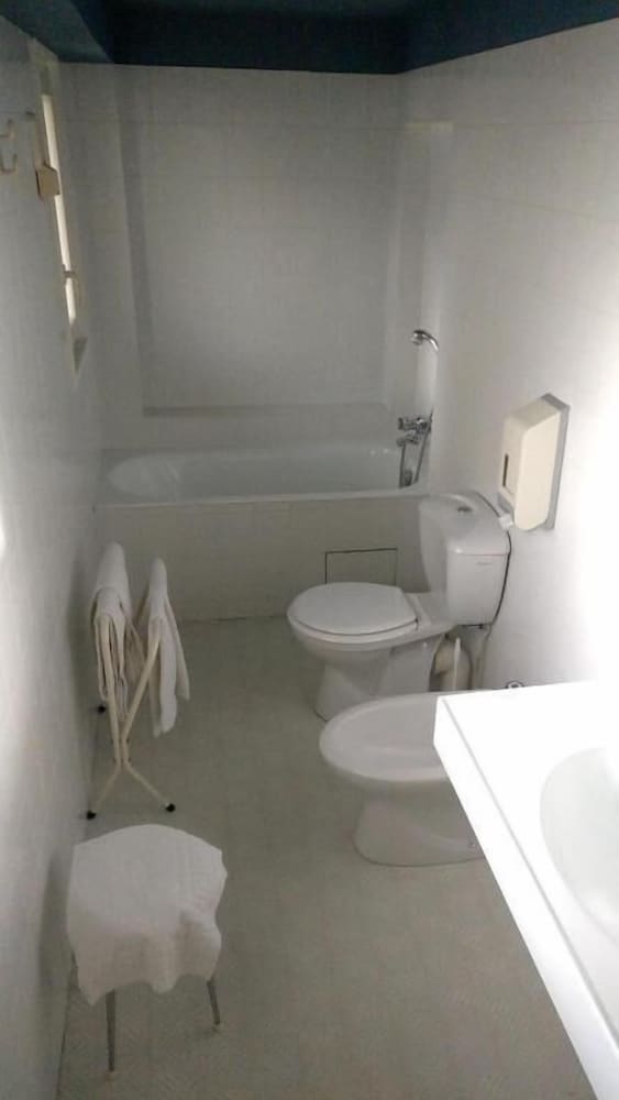 Standard Twin Room, Ensuite - Photo 4